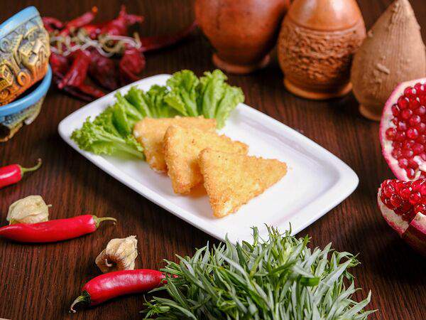 Пиросмани - Сулугуни, обжаренный в сухарях