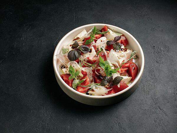 Цукини - Салат из разных томатов с моцареллой