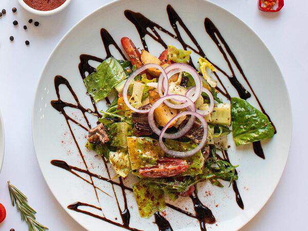 BBQ Smoker Bar - Салат с копчёной грудинкой