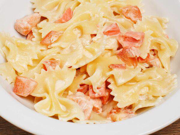 Pronto Pizza e Pasta - Фарфалле с соусом из красной рыбы