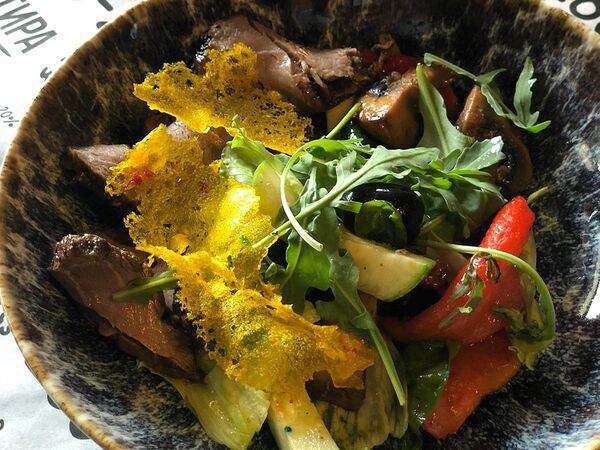 Квартира - Салат с ростбифом и тапенадой из маслин