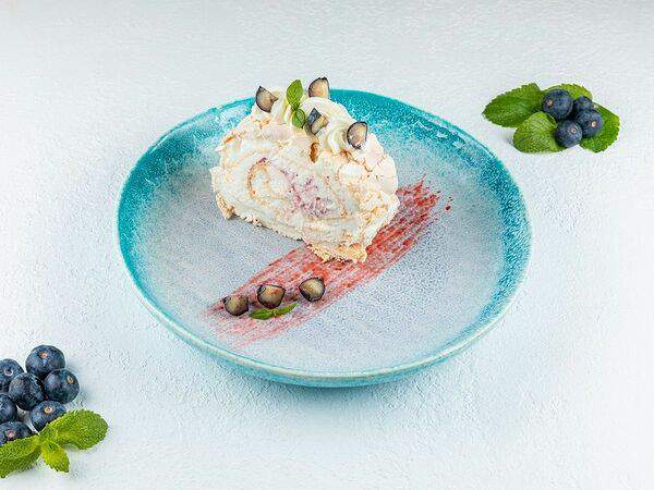 PizzBurg - Меренговый рулет с клубникой