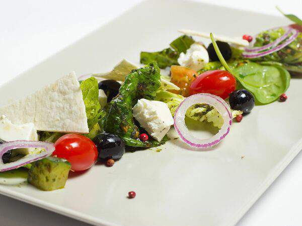 Гриль-бар Кооператив - Салат из свежих овощей с греческим сыром