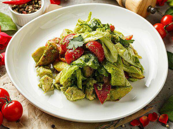 Вэлфед - Салат с копченой грудкой и овощами в соусе песто