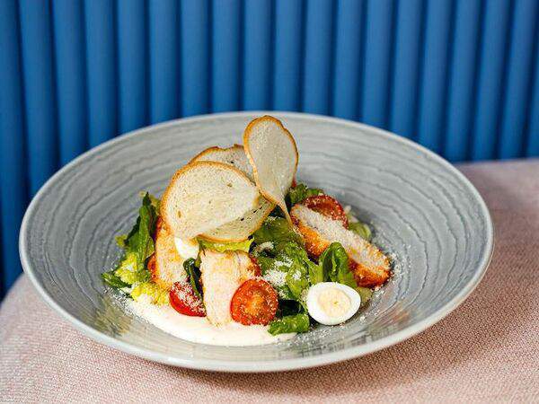 ЛайкиПарк - Салат Цезарь с курицей