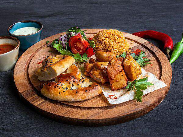 Нуар кебаб - Мини-шашлык из курицы с гарниром