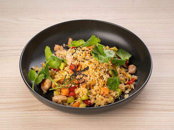 Кафе Полезные Продукты Лавка Здоровой Еды - Рис вок с курицей и овощами