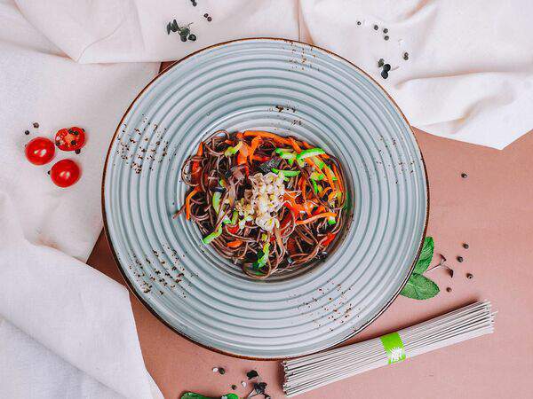 Underground - Гречневая лапша с овощами и ростками сои