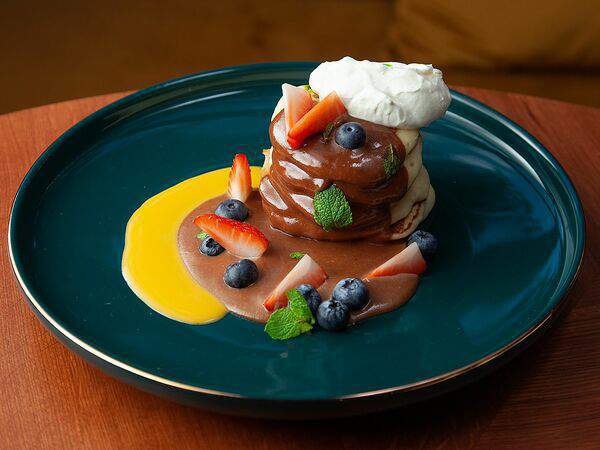 Koza Bistro - Рикотники с шоколадным кремом и сезонными ягодами