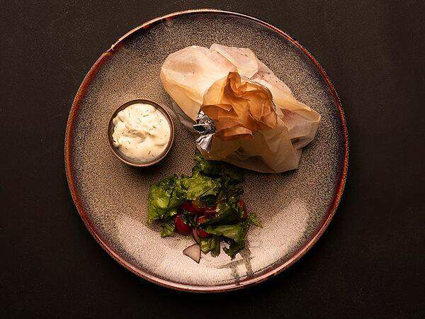 Steklo Grill & Bar - Стейк куриный в пергаменте