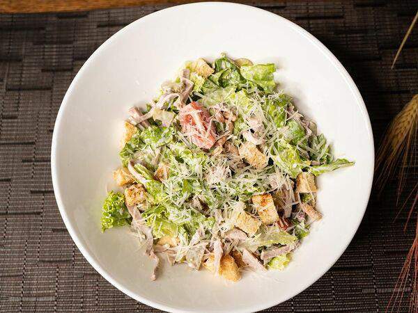 Семейное кафе - Салат с языком