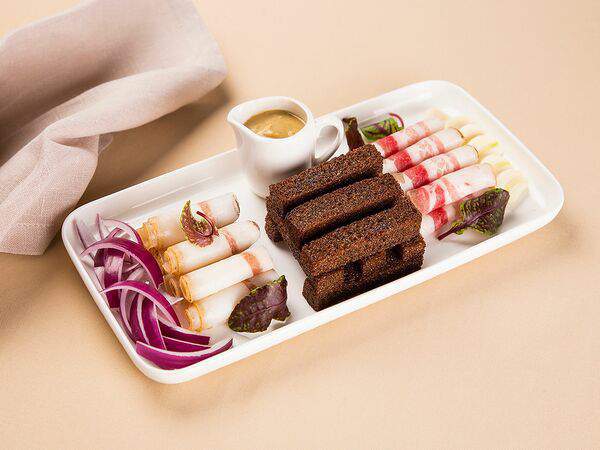 Familia - Сало с чесночными гренками