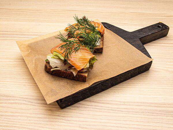 Кафе Полезные Продукты Лавка Здоровой Еды - Бутеры с лососем и сливочным сыром