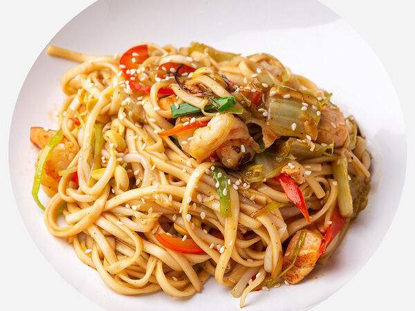 Мята Lounge - Лапша Удон с креветками и лососем