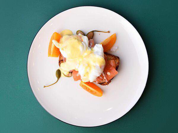 Игрушки - Тост бриошь со слабосоленым лососем и гуакамоле