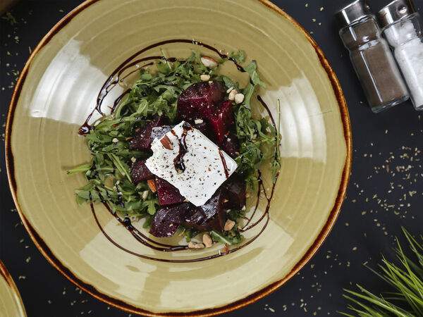 Rast Pub - Салат из печеной свеклы с сыром