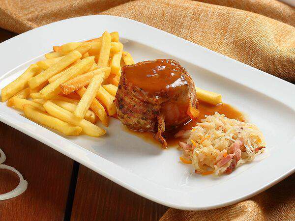 Бирхаус - Свиная отбивная с копченостями