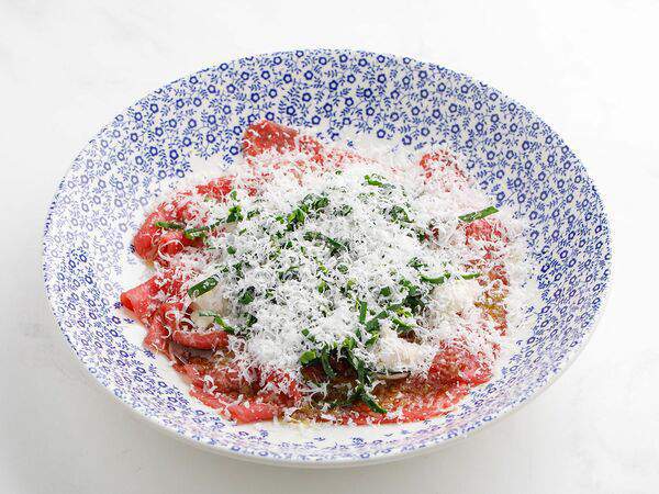 Oggi Bistro - Карпаччо из говядины с трюфельным сыром