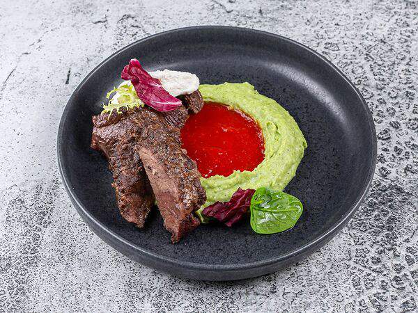 Jesstaurant - Говяжьи щеки с пюре, шпинатом и пореем фри