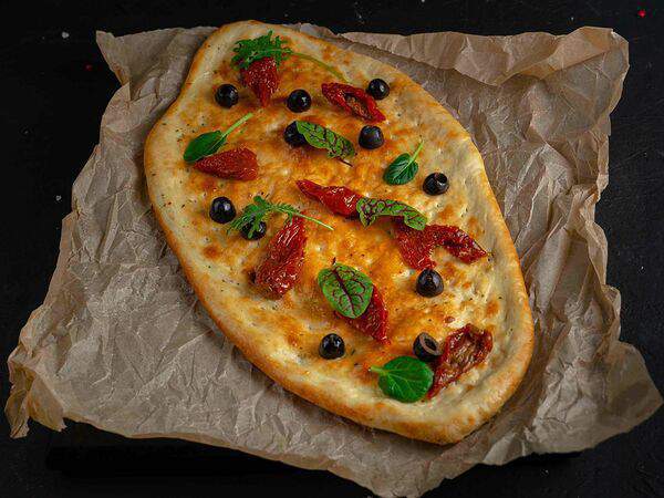 Macarena - Фокачча с вяленными томатами и маслинами