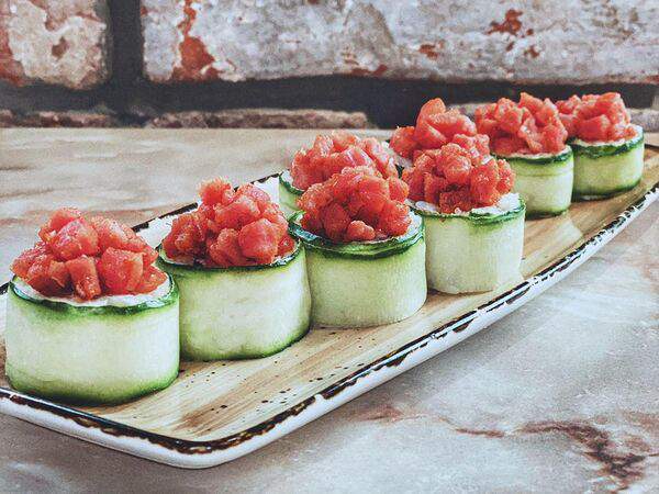 Chocolate lounge cafe - Ролл с тартаром из тунца