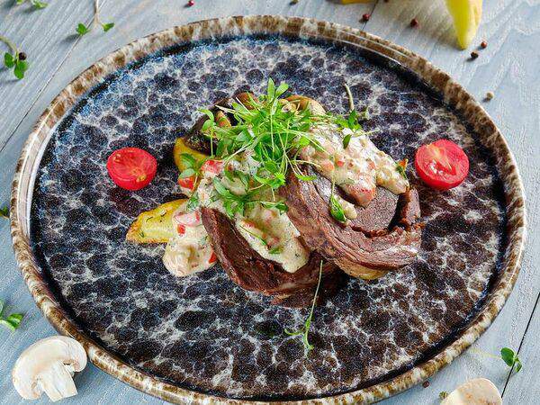 Мархаба - Рулет из конины с молодым картофелем и грибами