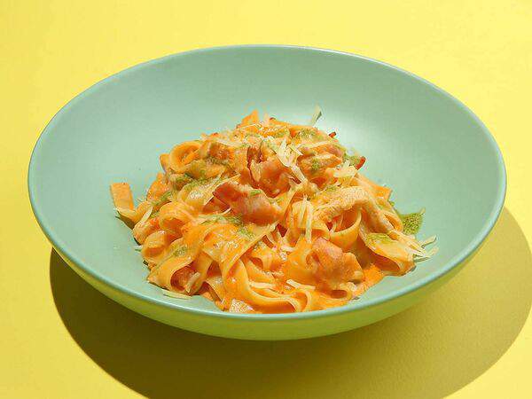 Корица - Паста с курицей и беконом