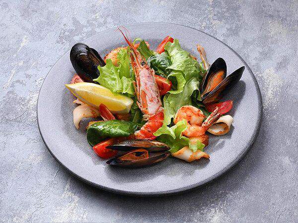 Максимилианс - Салат с морепродуктами