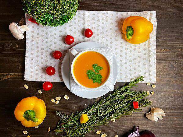 Black wood lounge bar - Суп-пюре Том Ям с лососем