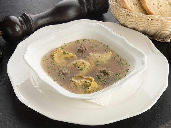 La Scala Trattoria Ignazio - Говяжий бульон с тортеллини и митболами