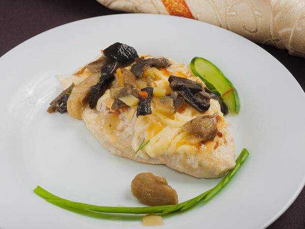 Марьяж - Отбивная свинина с грибами по-французски