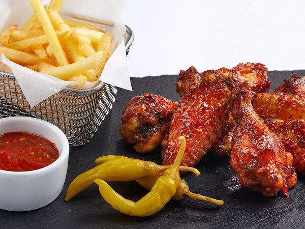 Пицца Темпо - Куриные крылья с острым соусом и картофелем фри