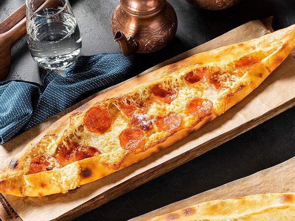 Чайхона №1 Тимура Ланского - Турецкий пиде с пепперони и сулугуни