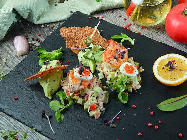 Ресторан Старый Город - Салат из камчатского краба, тигровых креветок и авокадо