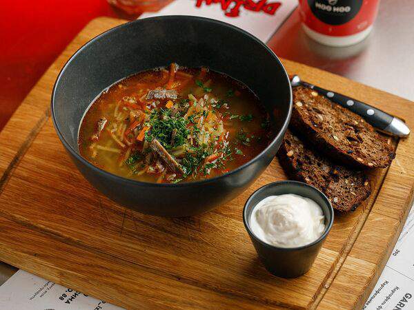 Moo Moo Burgers & Grill - Кислые щи с гренками