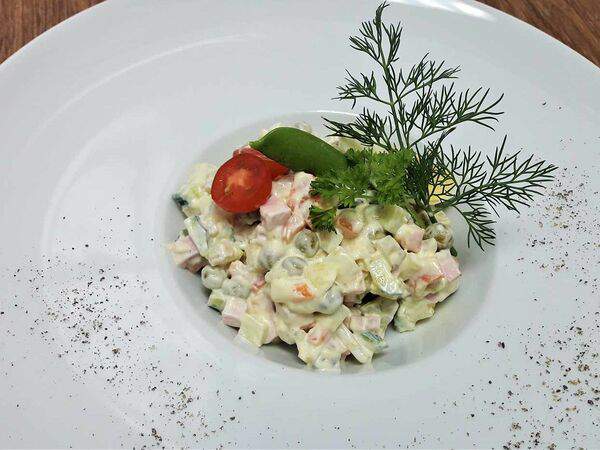 Хата - Салат Оливье с деревенской колбасой