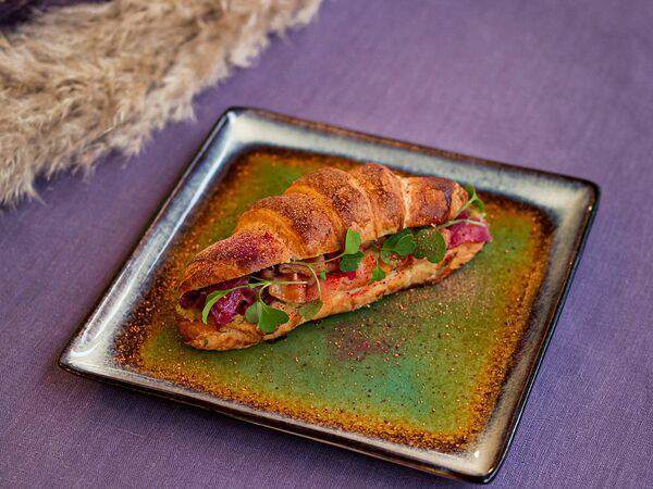 Terrace - Круассан с лососем и гуакамоле