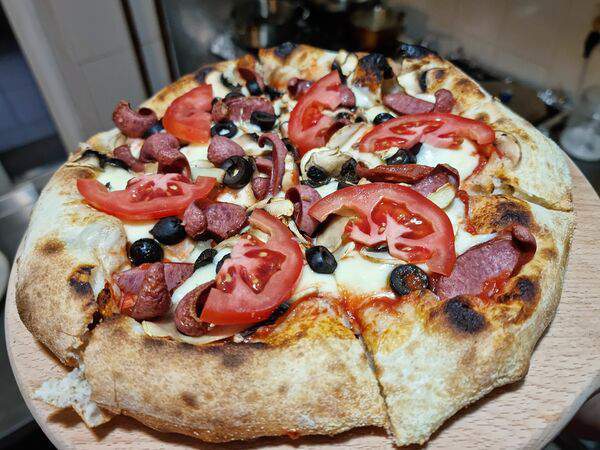 Нуар хаус - Пицца Каччаторини