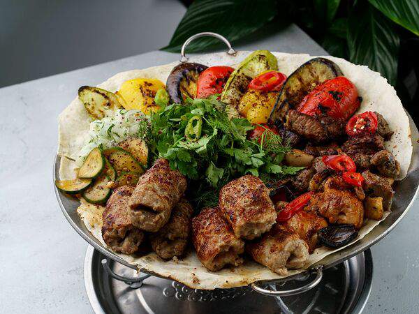 Fish Box - Ассорти из шашлыков и люля с овощами на гриле