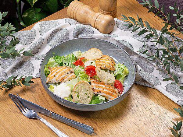 Перчини - Салат Цезарь с цыпленком