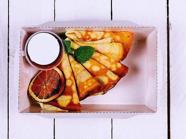 Gusto Pasta & Pizza - Блинчики с джемом и сметаной