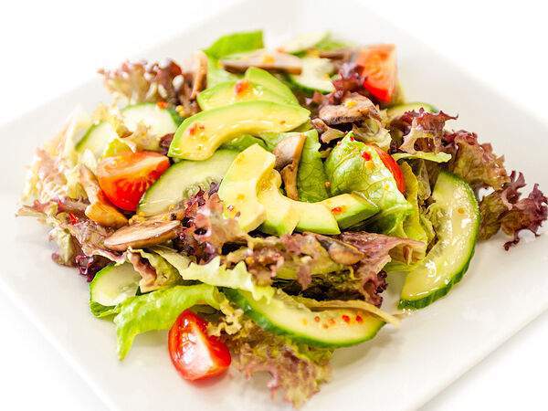 Fusion Sushi - Салат с авокадо и шампиньонами