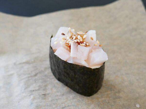 Kaikan - Гункан с окунем