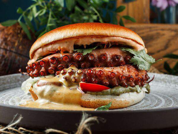 Поке от Not Only Poke by Bigvava - Бургер с осьминогом