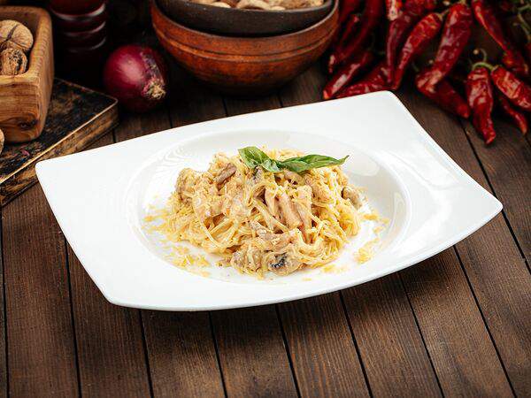 Ларисс Иванну Хачу! - Карбонара с копченой курицей и грибами