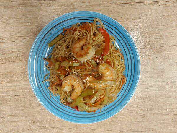 Cуши-соро - Яичная лапша с креветкой в соусе терияки