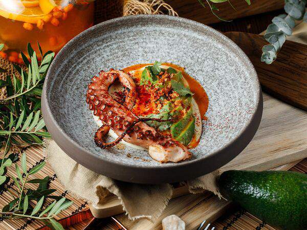 Поке от Not Only Poke by Bigvava - Осьминог с картофельным кремом и авокадо хасс