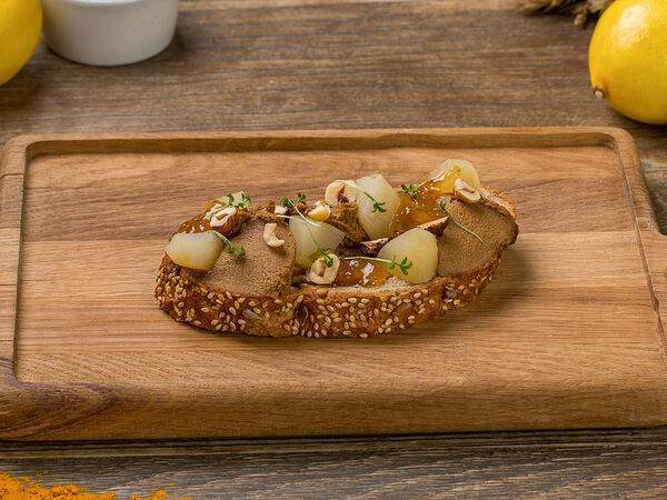 Donna Olivia - Брускетта с куриным паштетом и грушей