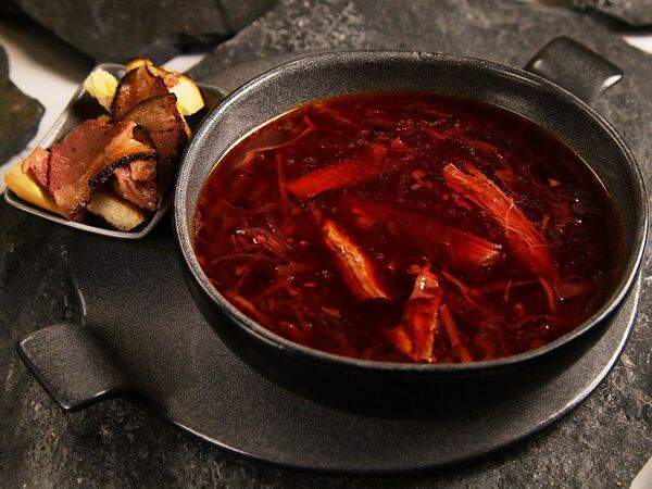 Lava Grill - Борщ с говядиной и пастрами