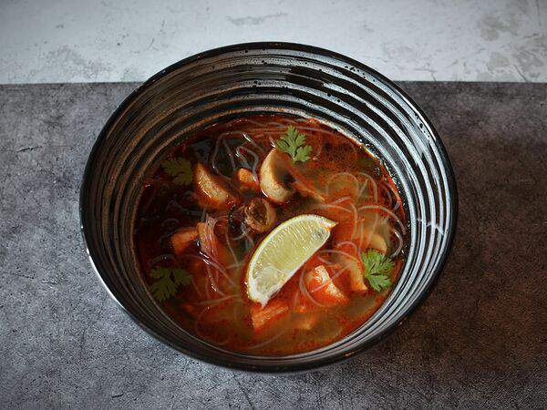 Сад On line - Тайский суп с лососем и тигровой креветкой